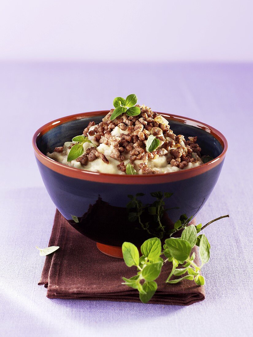 Mashed potato with mince and marjoram