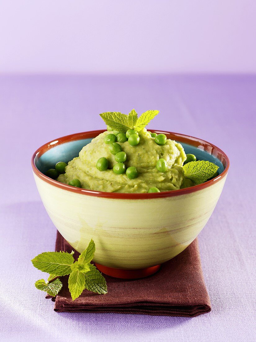 Mashed potato with peas and mint