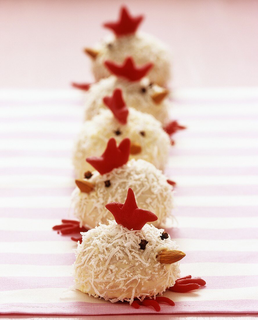 Small coconut hens (yeast dough balls with grated coconut)