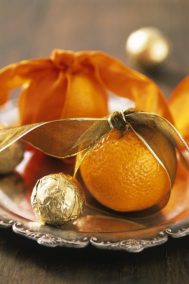 Oranges on silver tray as table decoration