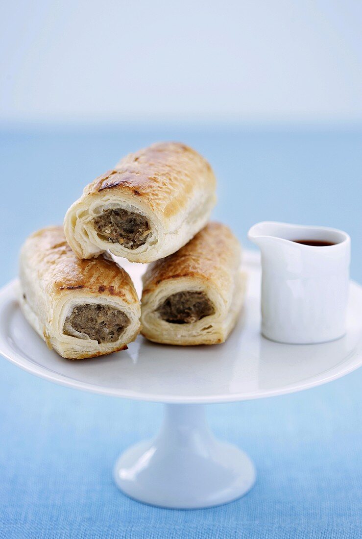 Puff pastry rolls with meat filling