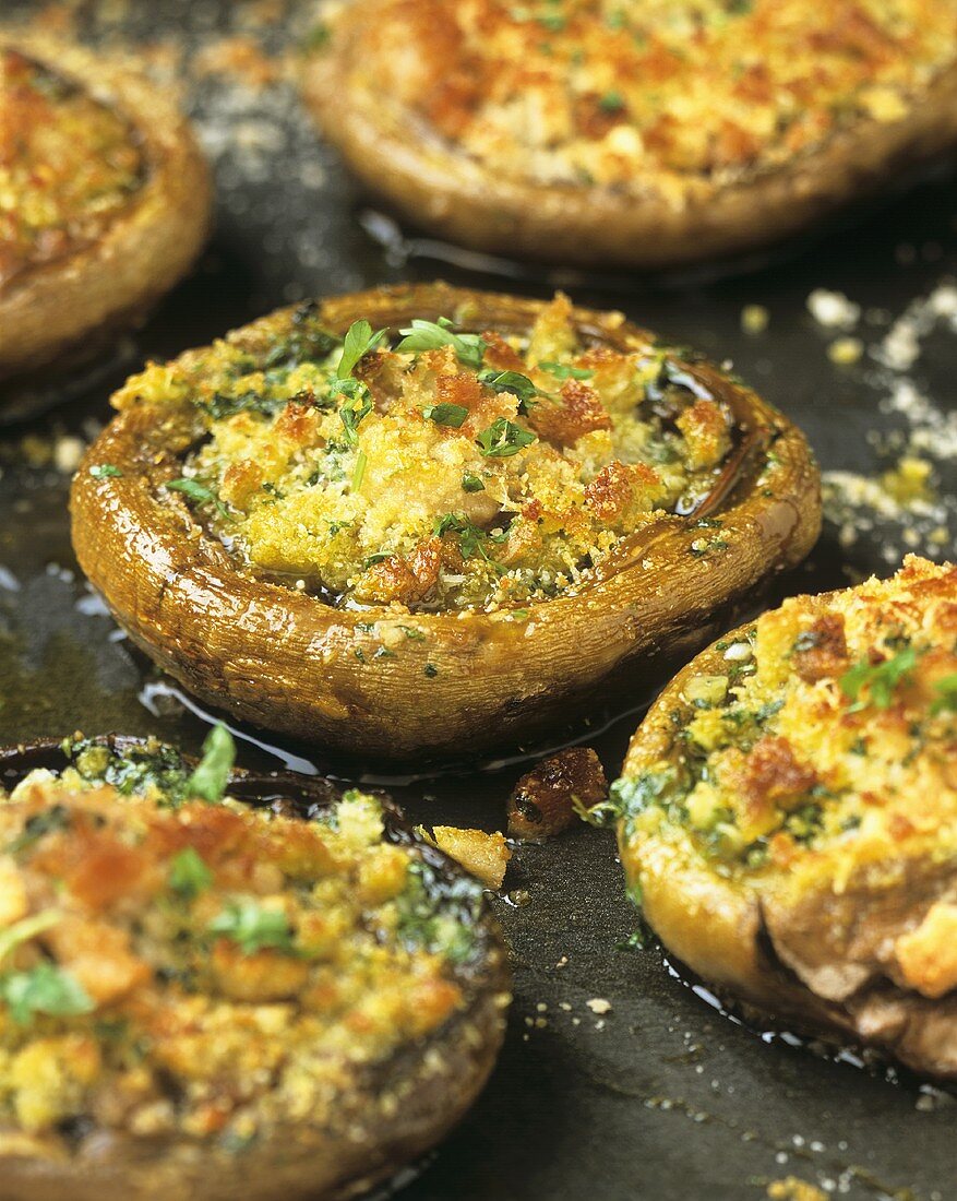 Portobellopilze gefüllt mit Parmesan, Knoblauch & Kräutern