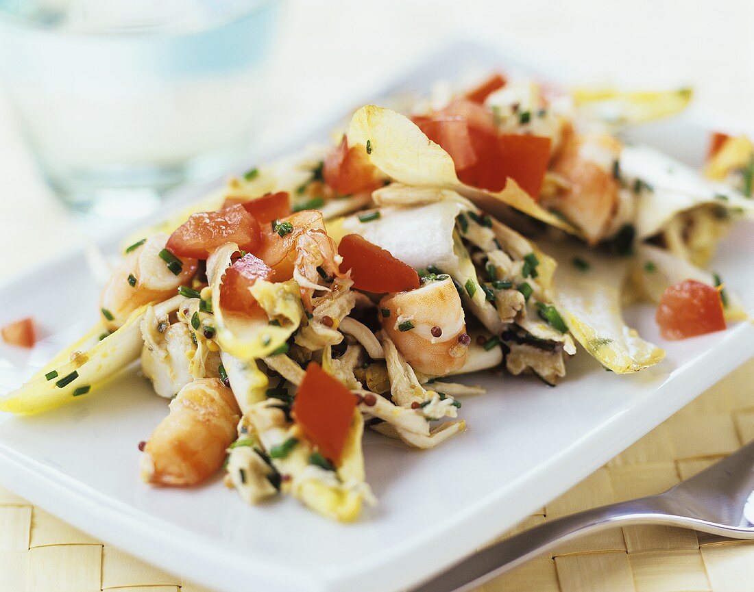 Chicory salad with chicken, shrimp and tomato