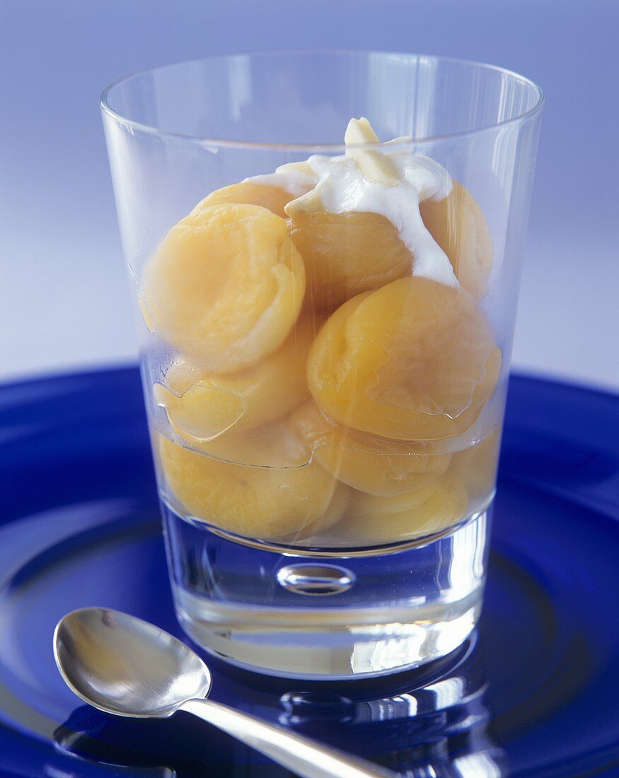 Bottled apricots with yoghurt