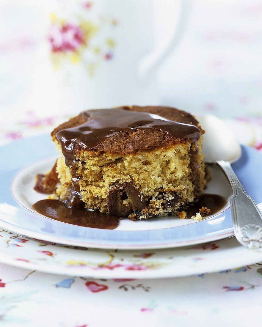 Round cake with toffee sauce