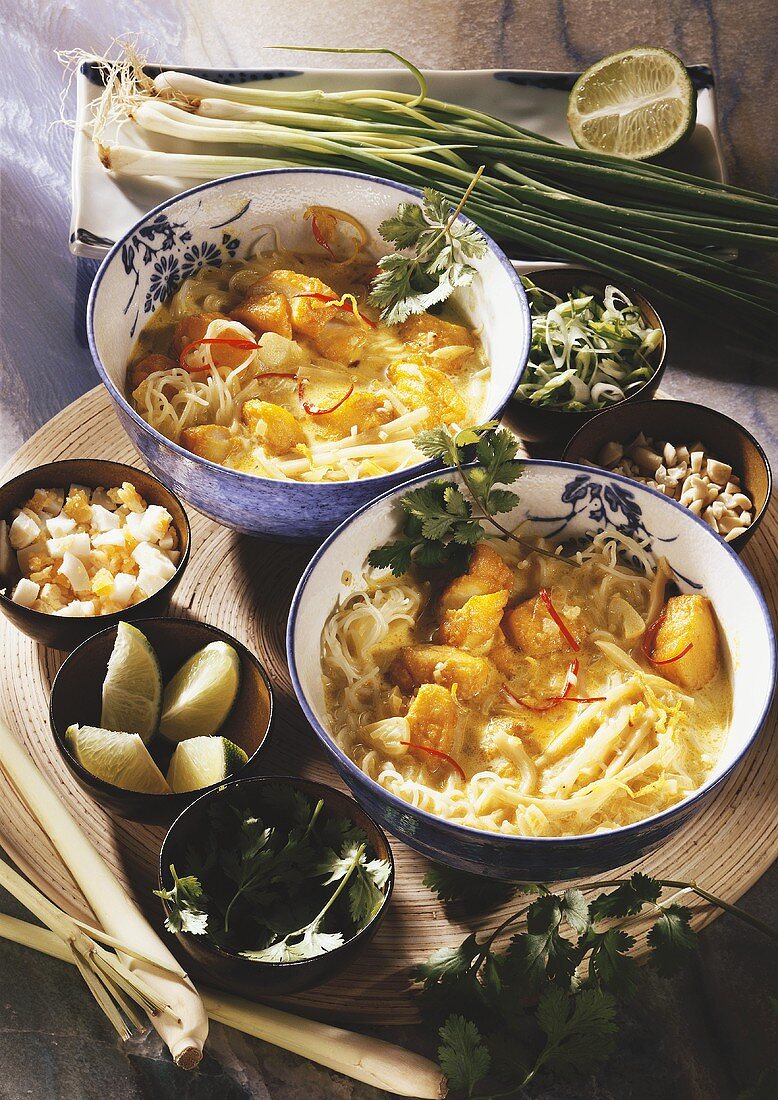 Asian noodle soup with fish (Mo Hin Ga)