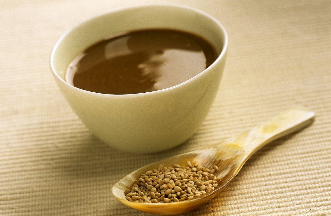 Tahini (bitter sesame paste) and sesame seeds