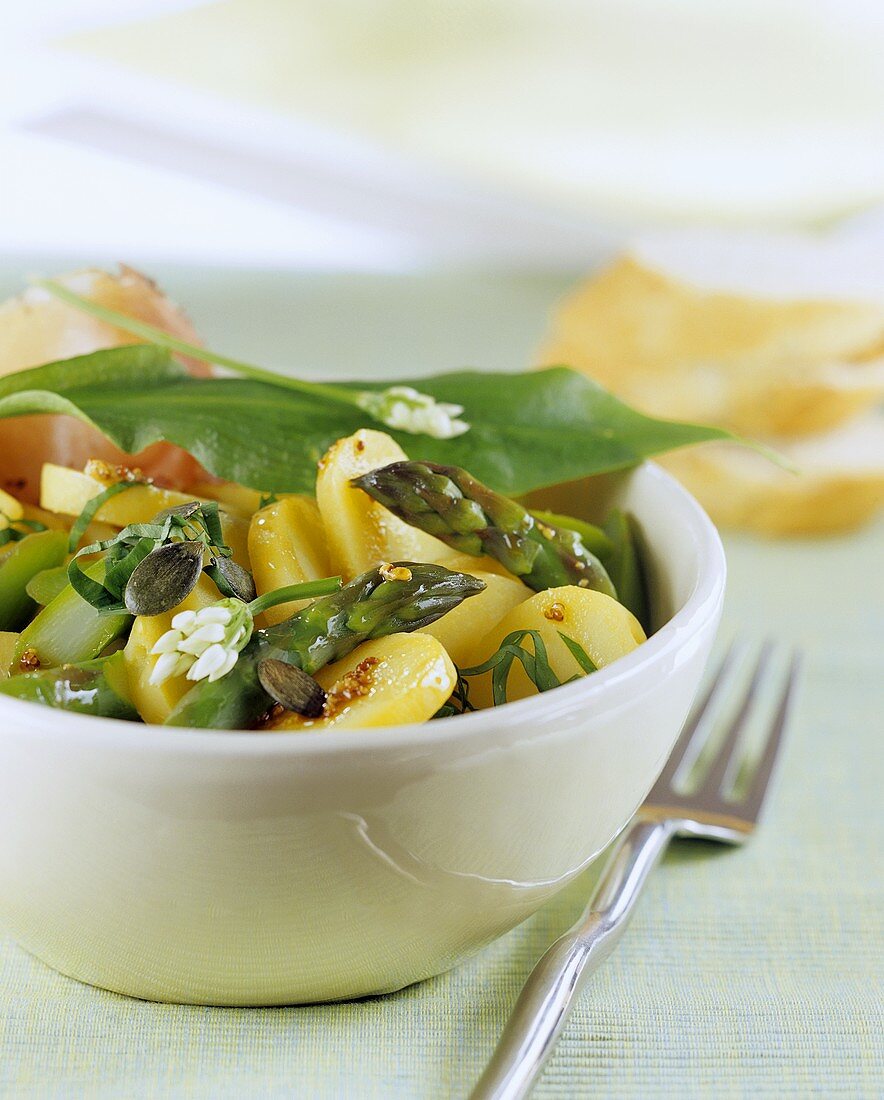 Potato and asparagus salad with ramsons (wild garlic)