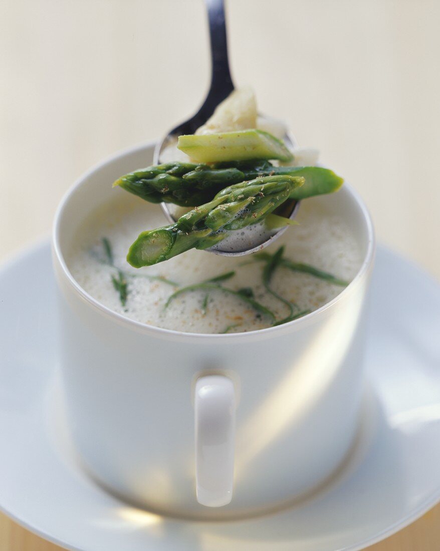 Asparagus soup with ramsons (wild garlic)
