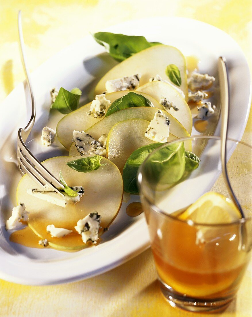 Pear carpaccio with Roquefort and basil