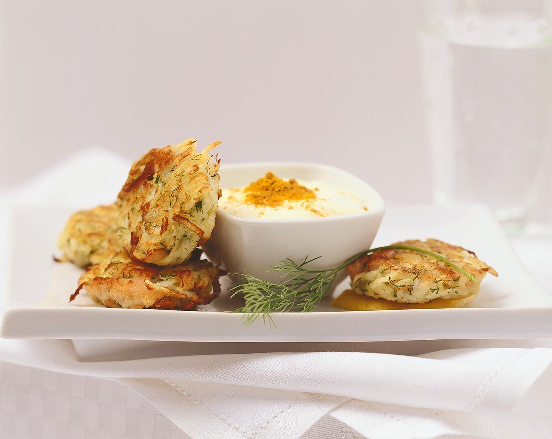 Räucherlachs-Kohlrabi-Rösti mit Dip