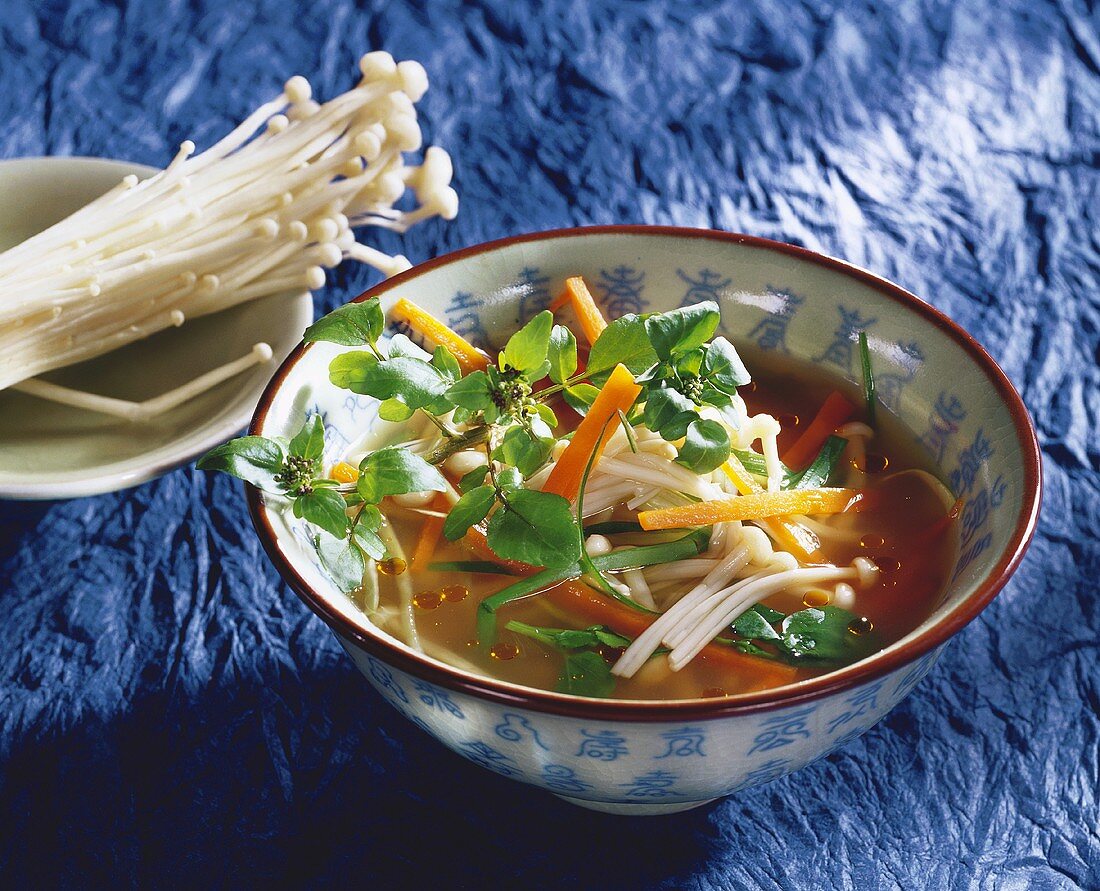 Vegetable soup with enoki mushrooms