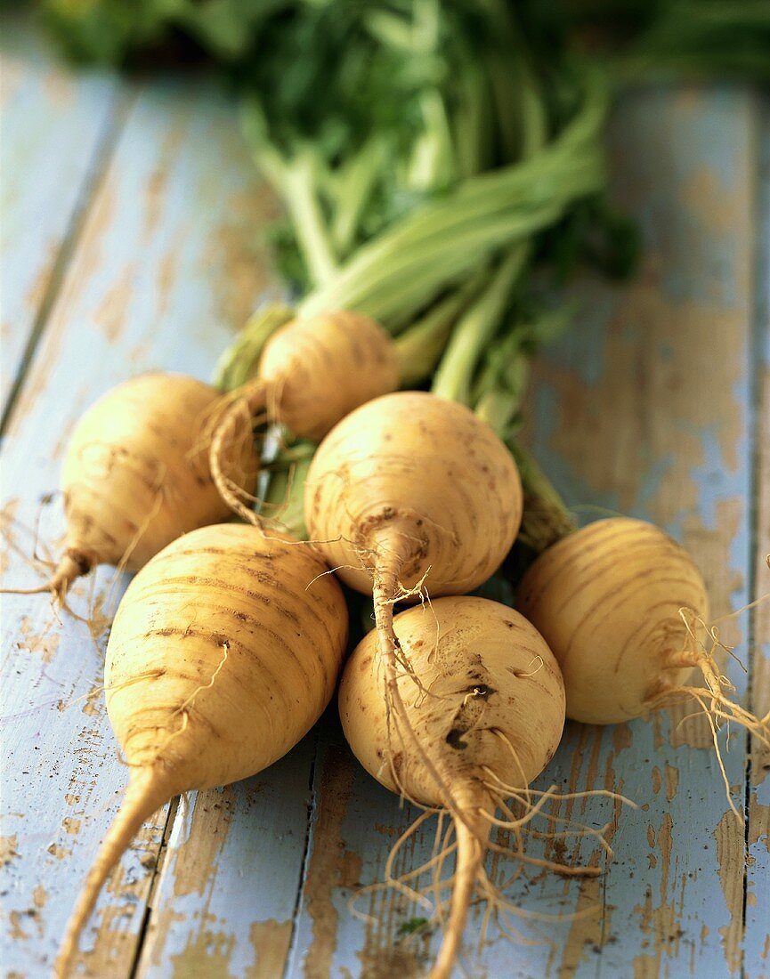 Six Teltow turnips with leaves