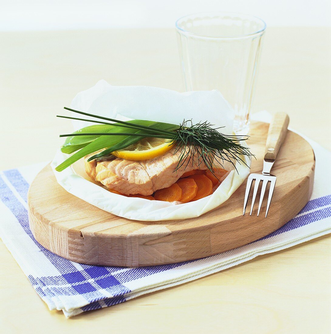 Steamed salmon with vegetables