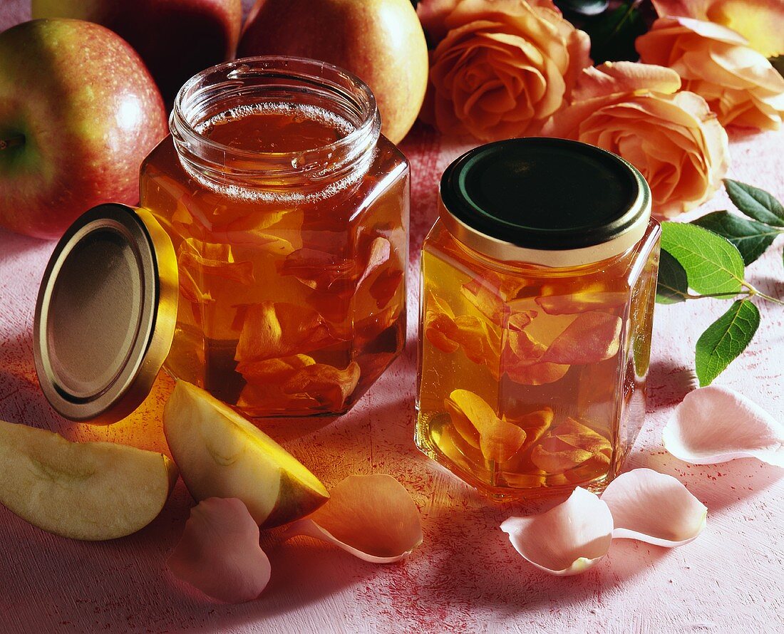Apple and rose jelly