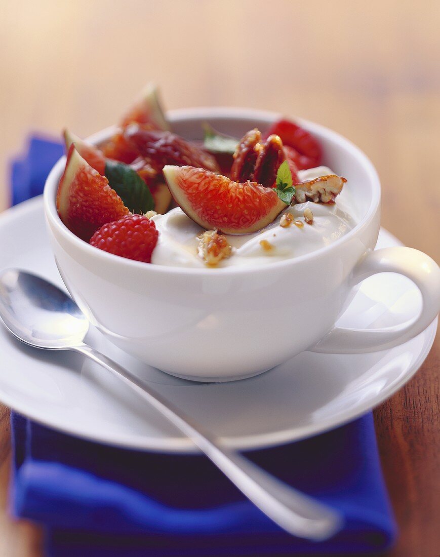 Yoghurt with dates, figs, raspberries and mint
