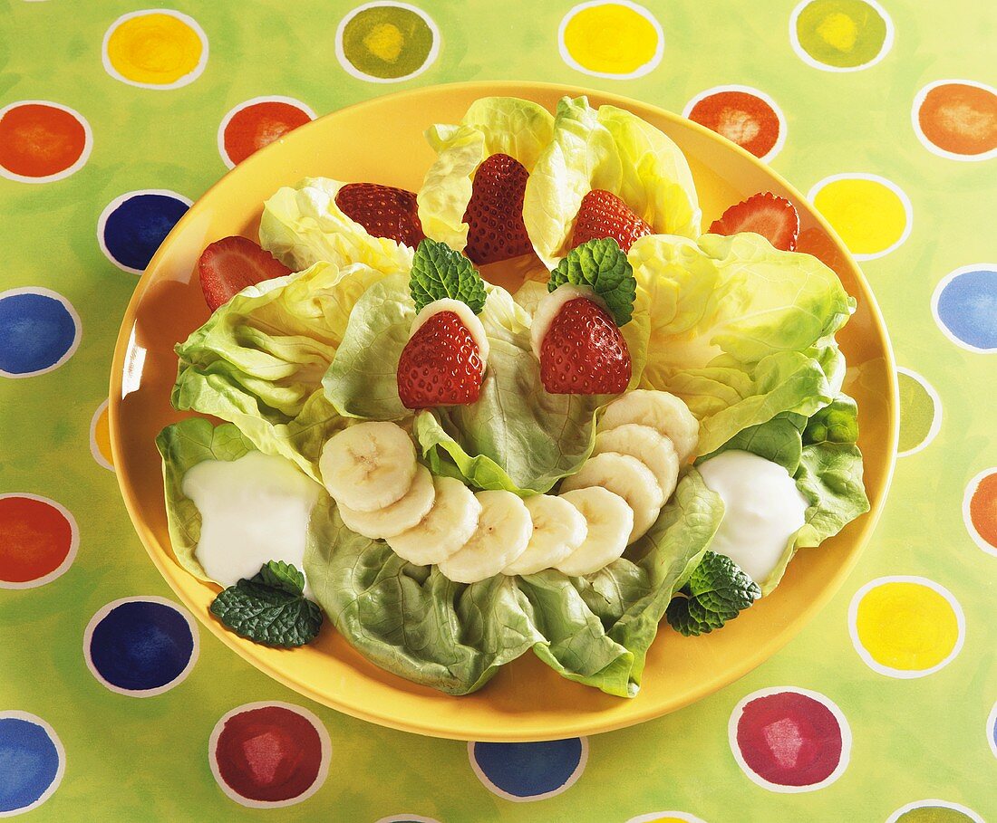 Green salad with fruit