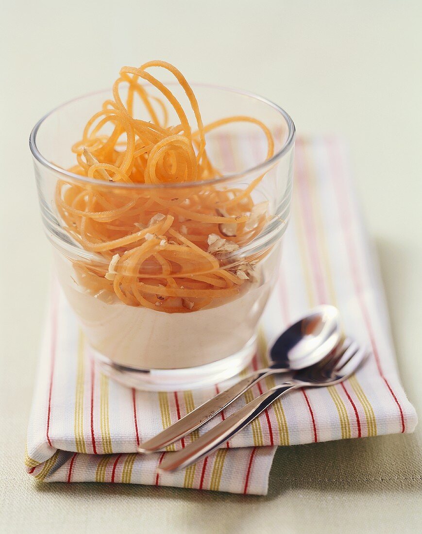 Carrot spaghetti with yoghurt and nuts