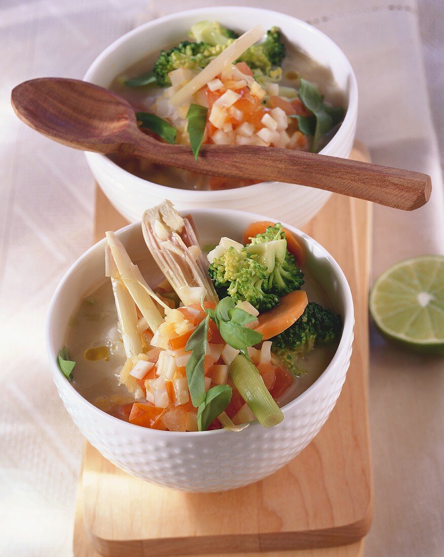 Spicy broccoli soup with coconut