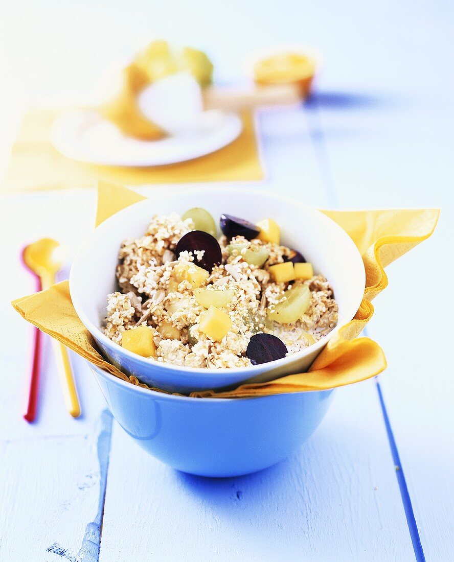 Amaranth muesli with grapes