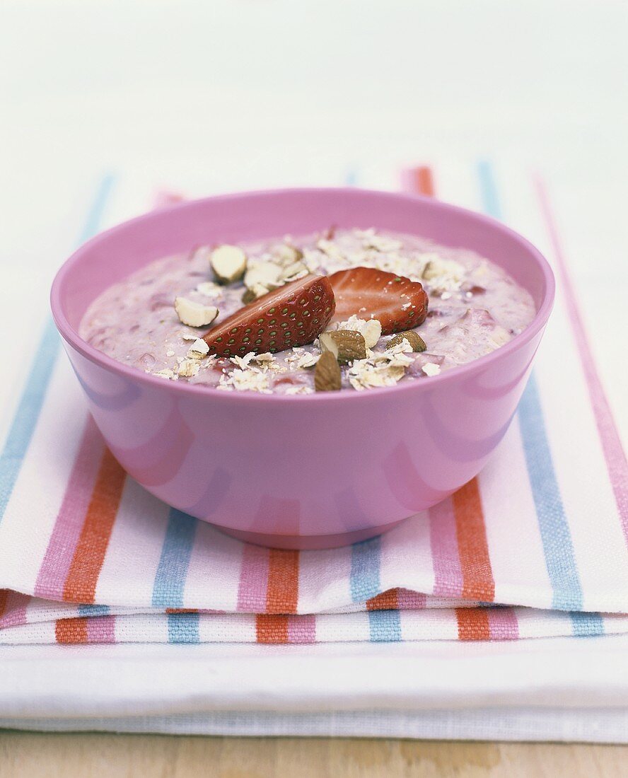Strawberry cream with rolled oats