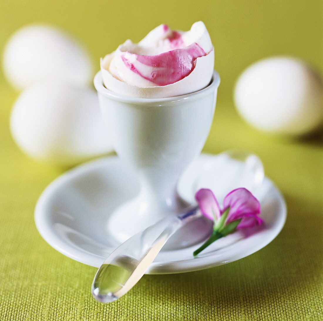 Gekochtes Ei im Eierbecher