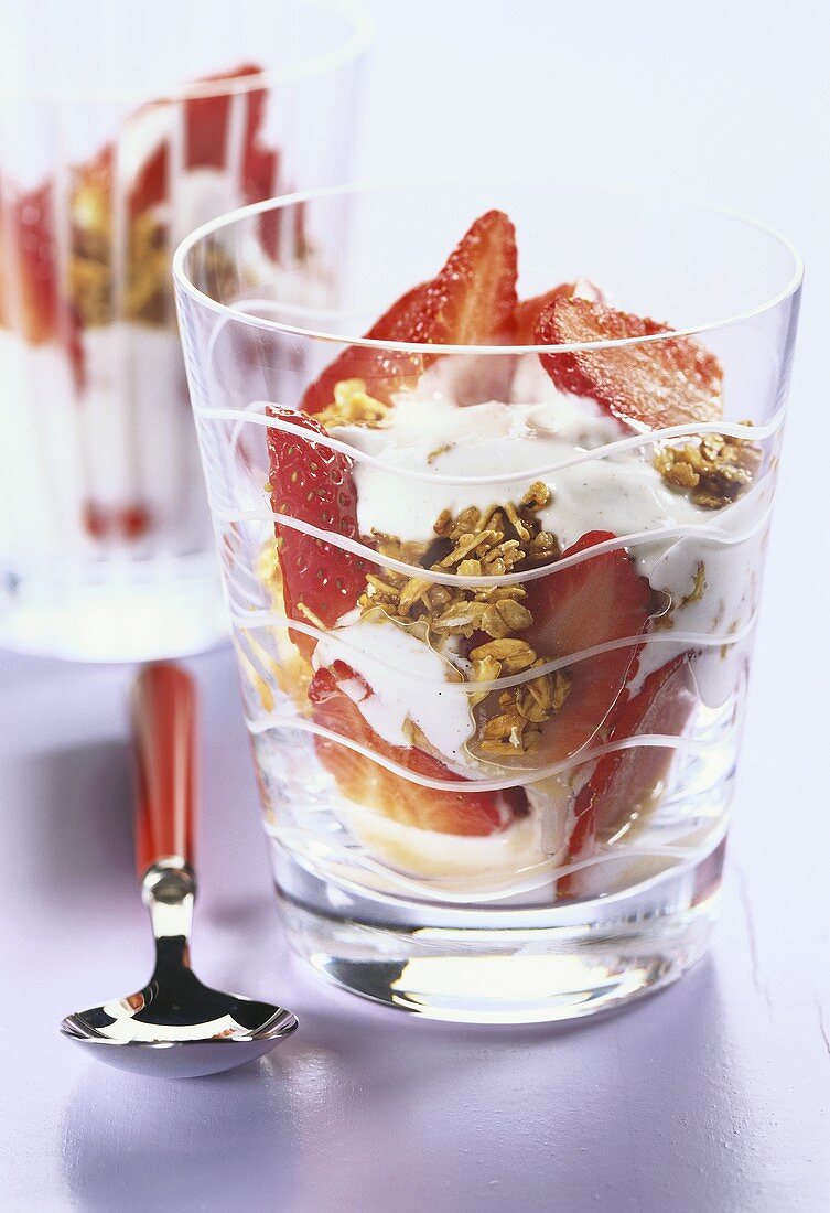 Strawberry sundae with rolled oats