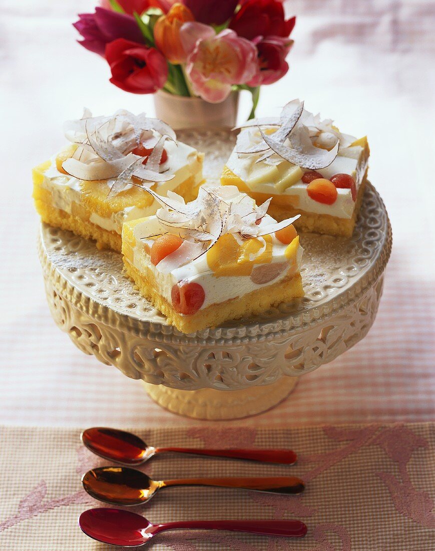 Kokos-Käsekuchen mit exotischen Früchten