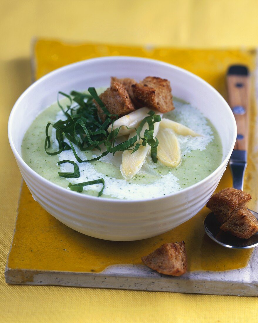 Creamed asparagus soup with ramsons (wild garlic)