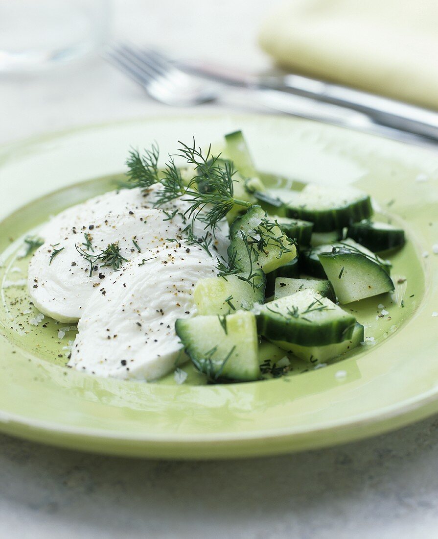 Cucumber salad with mozzarella