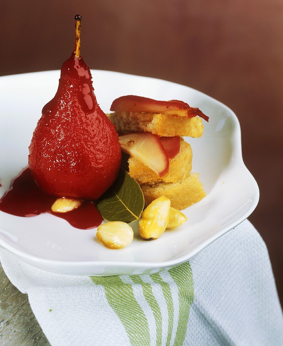 Pear with fruits of the forest sauce and slices of cake