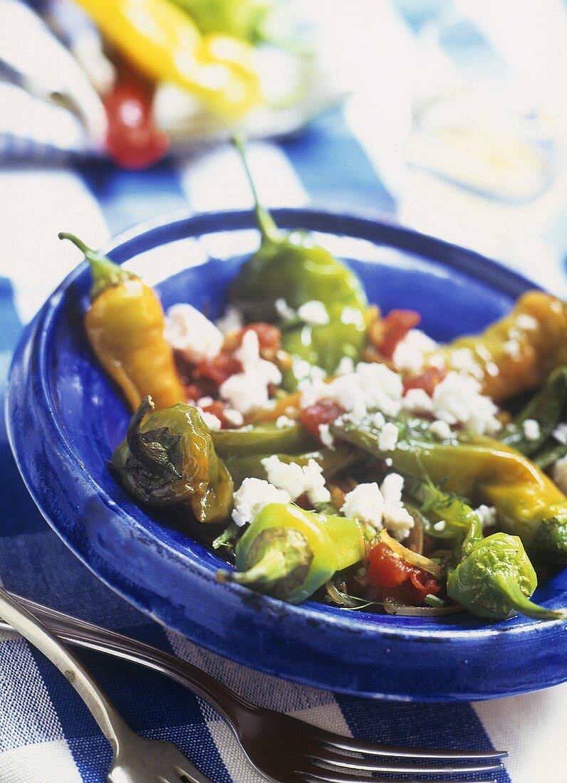 Paprikaschoten griechische Art (mit Tomaten & Feta)