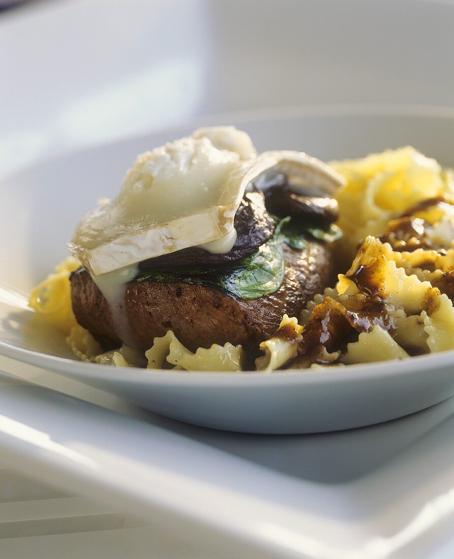 Veal fillet with shiitake mushrooms & goat's cheese on farfalle