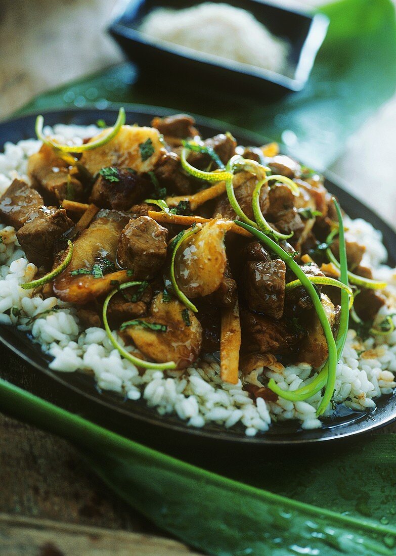 Braised pork with bananas and ginger on rice