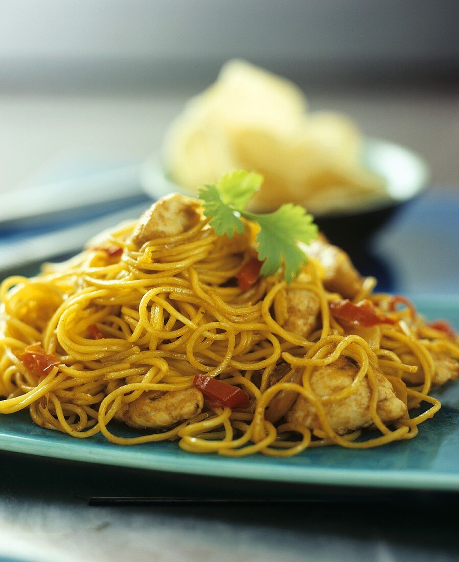 Fried curry noodles with chicken