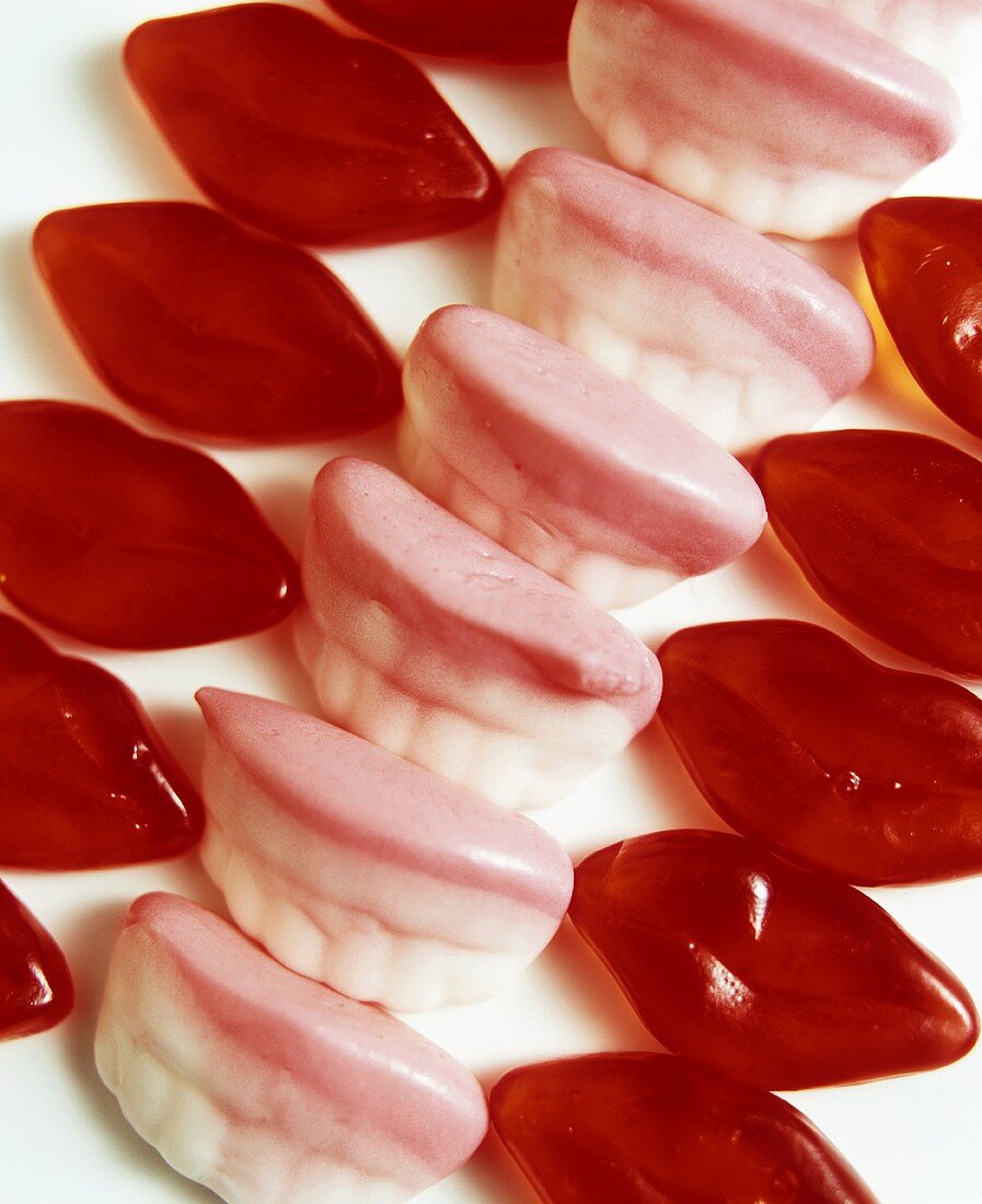 Süssigkeit: Lippen & Zähne aus Fruchtgummi, Schaumzucker