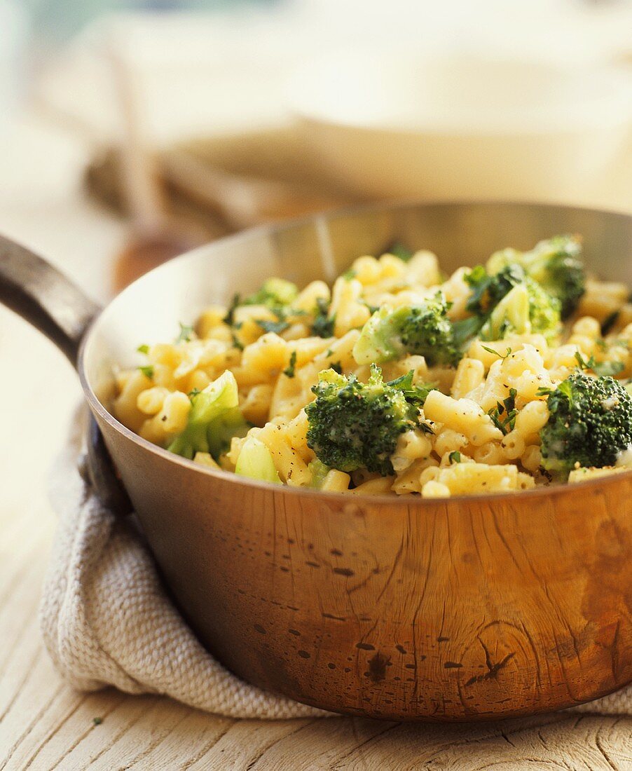 Macaroni cheese with broccoli served in a copper pan