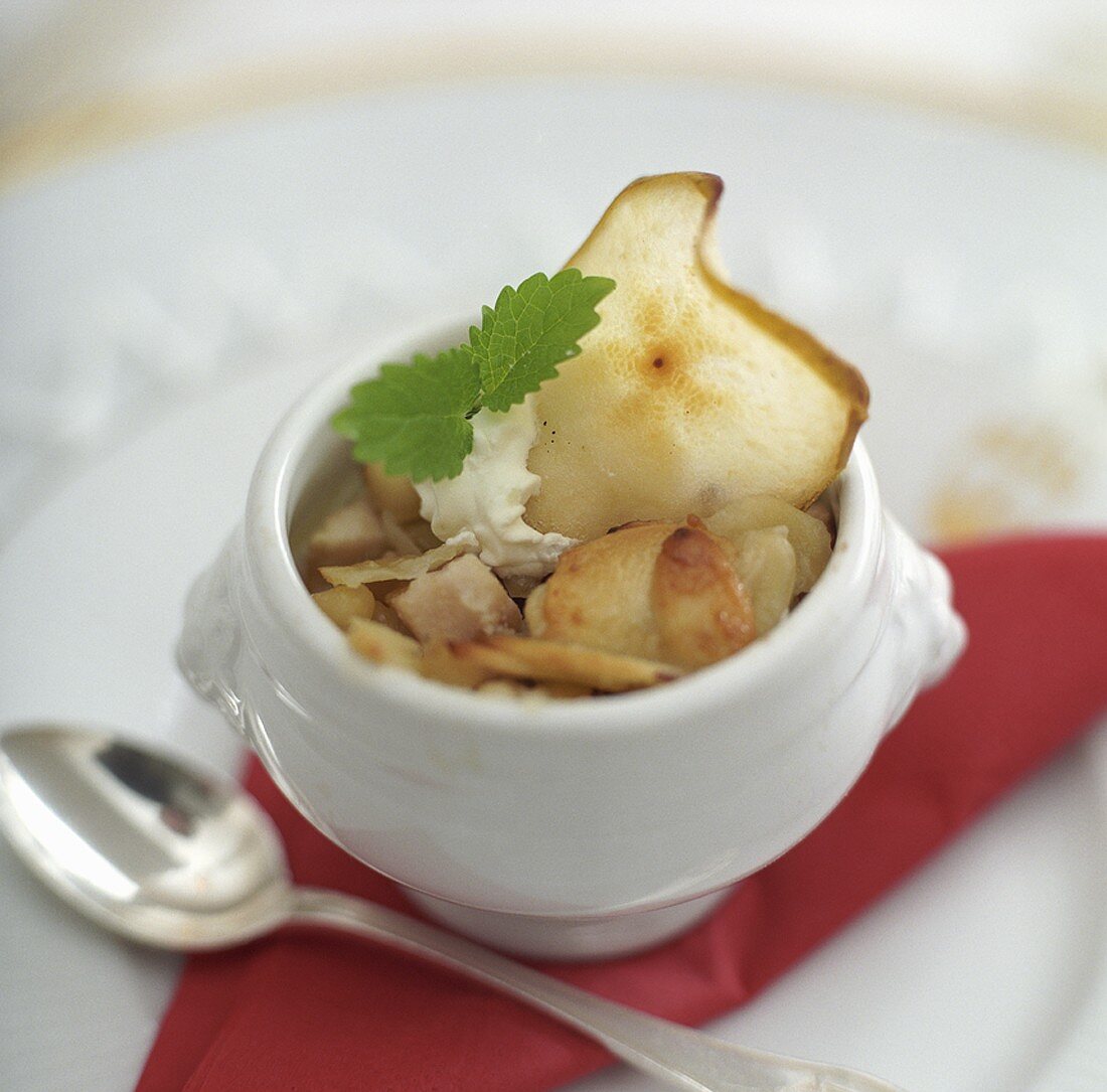 Glazed pear slices with nuts and cream
