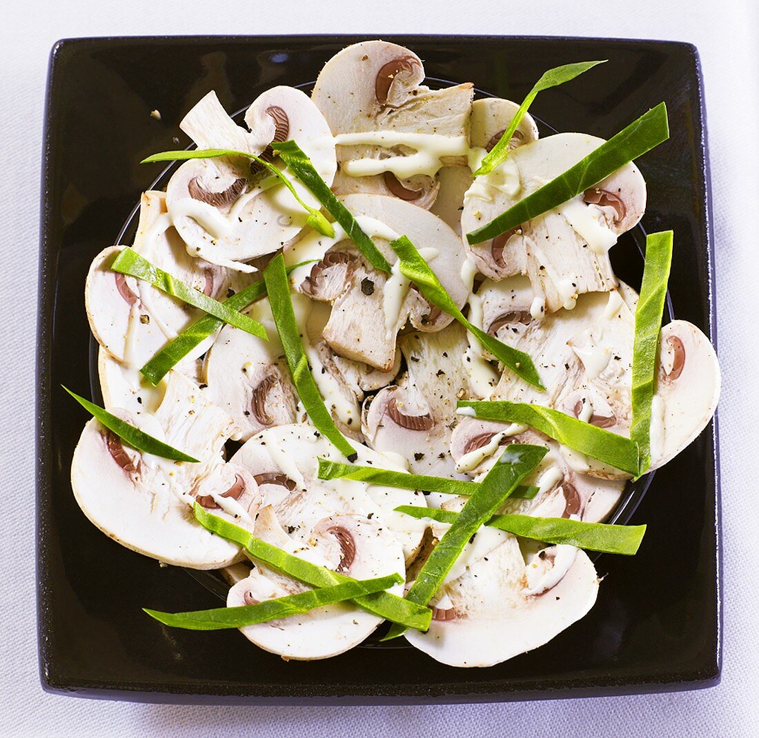 Button mushroom salad with truffle cream