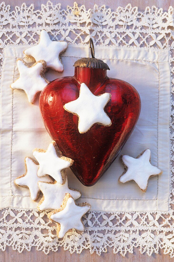 Cinnamon stars and a heart-shaped tree ornament