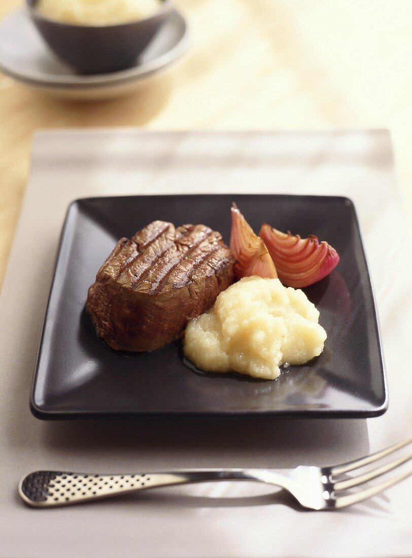 Fillet steak with Jerusalem artichoke puree