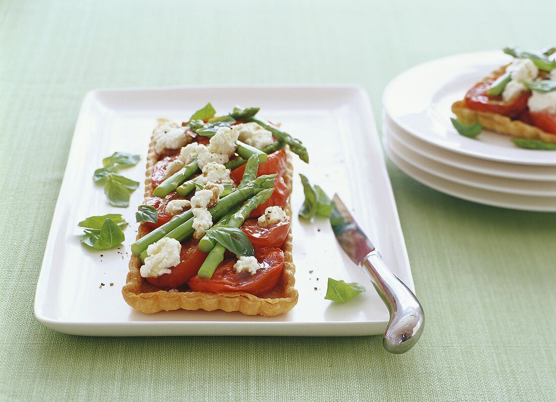 Tomato and asparagus tart with goat's cheese