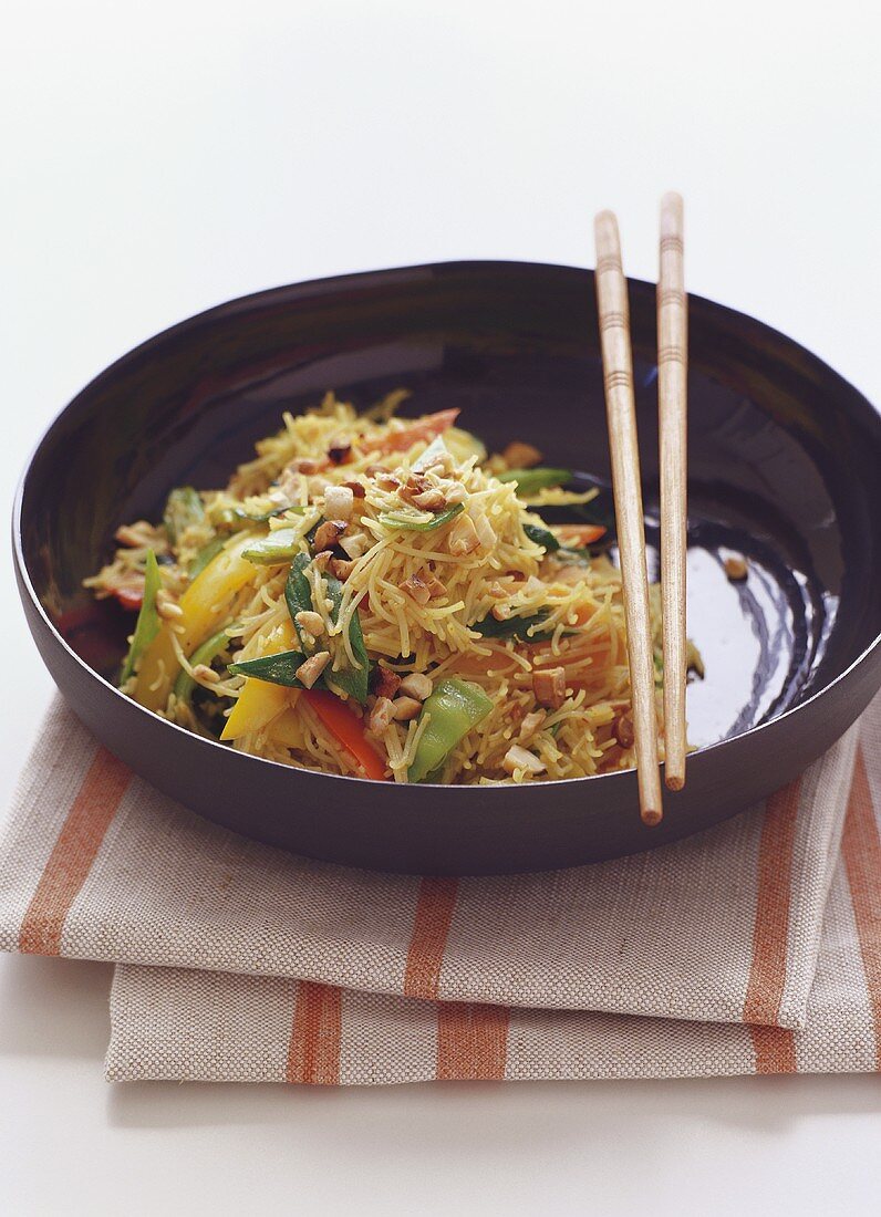 Fried noodles and vegetables