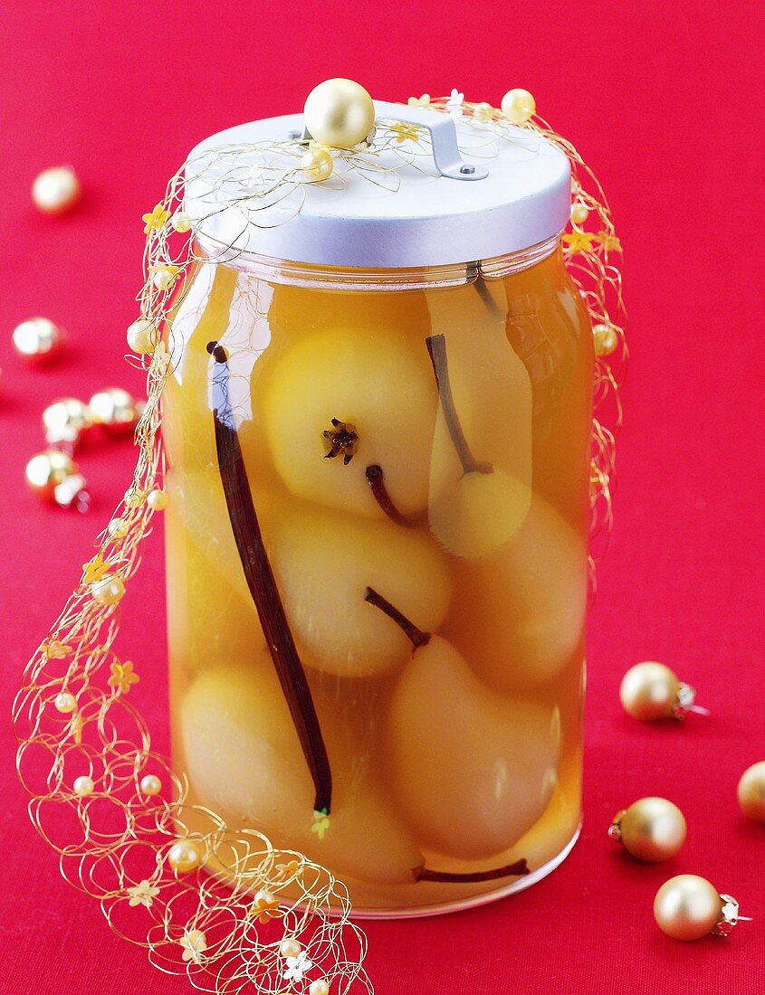 Pears in white wine and vanilla to give as a Christmas gift