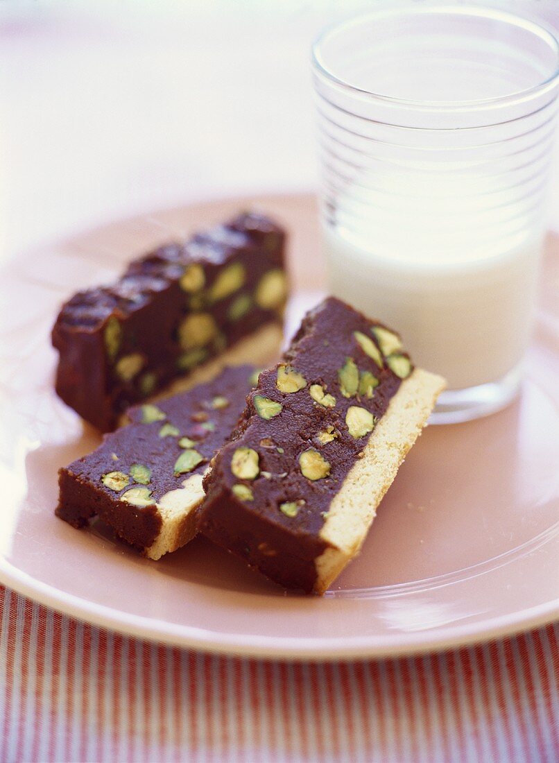 Chocolate slices with pistachios
