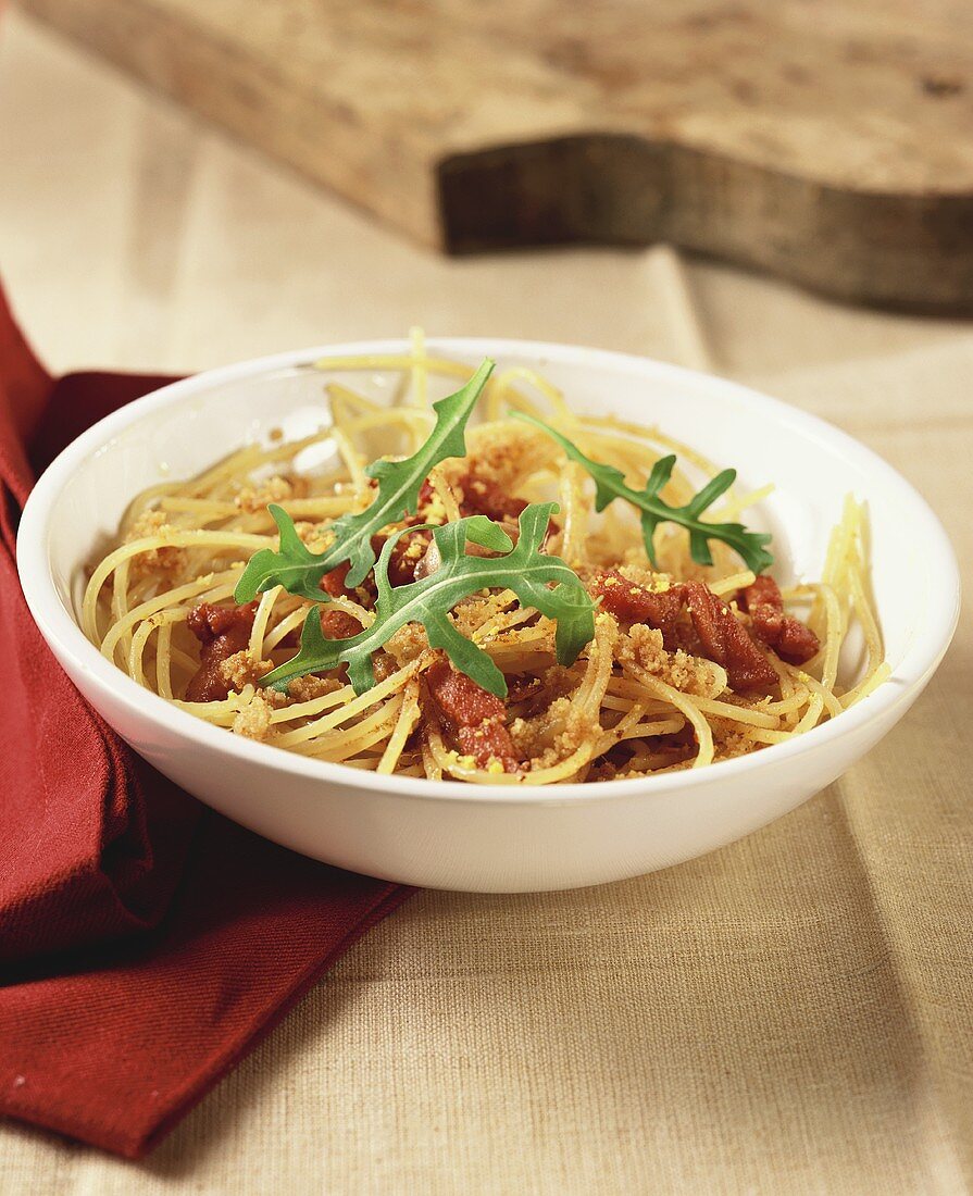 Spaghetti mit Anchovis und Semmelbrösel