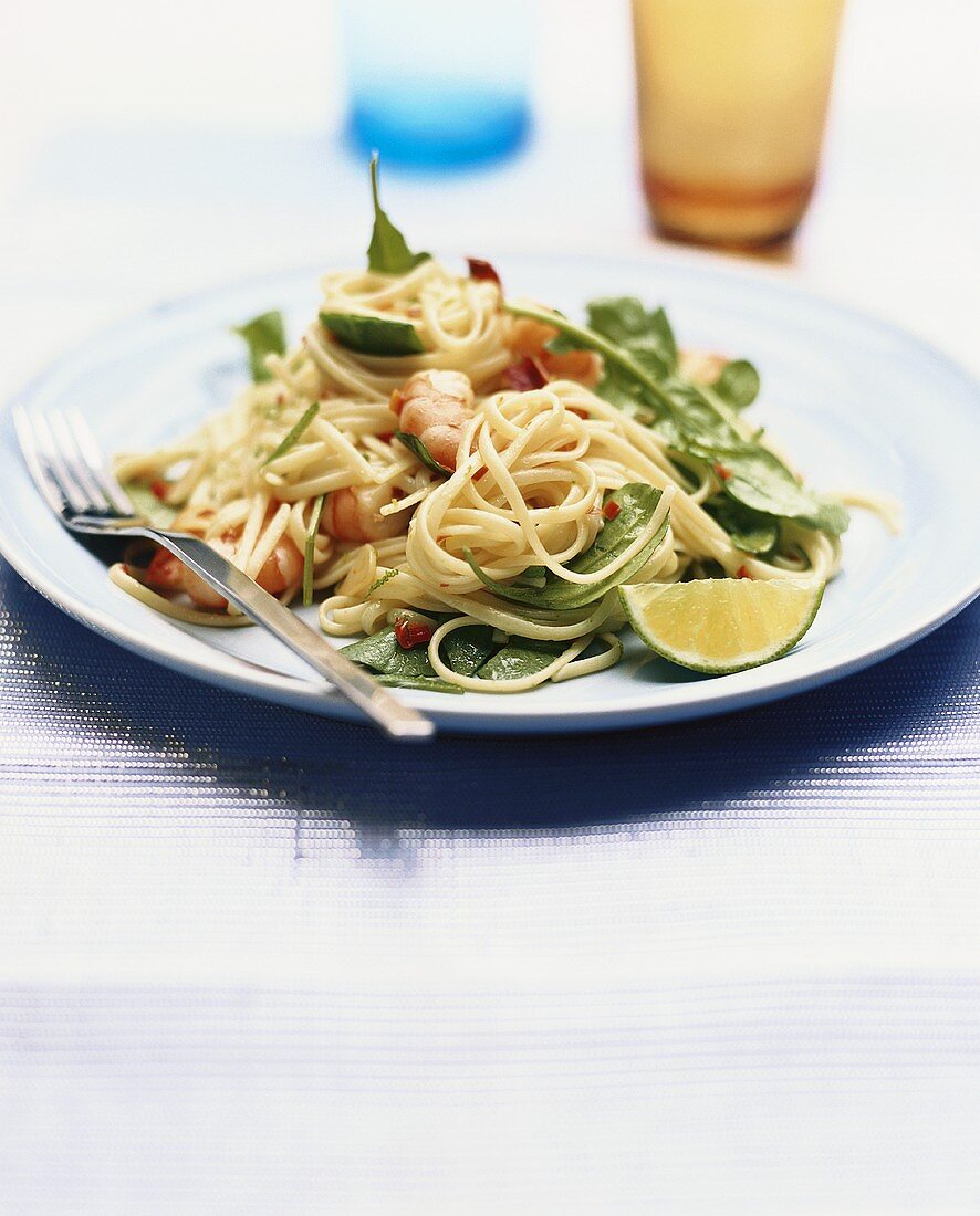 Spaghetti mit Garnelen und Blattspinat