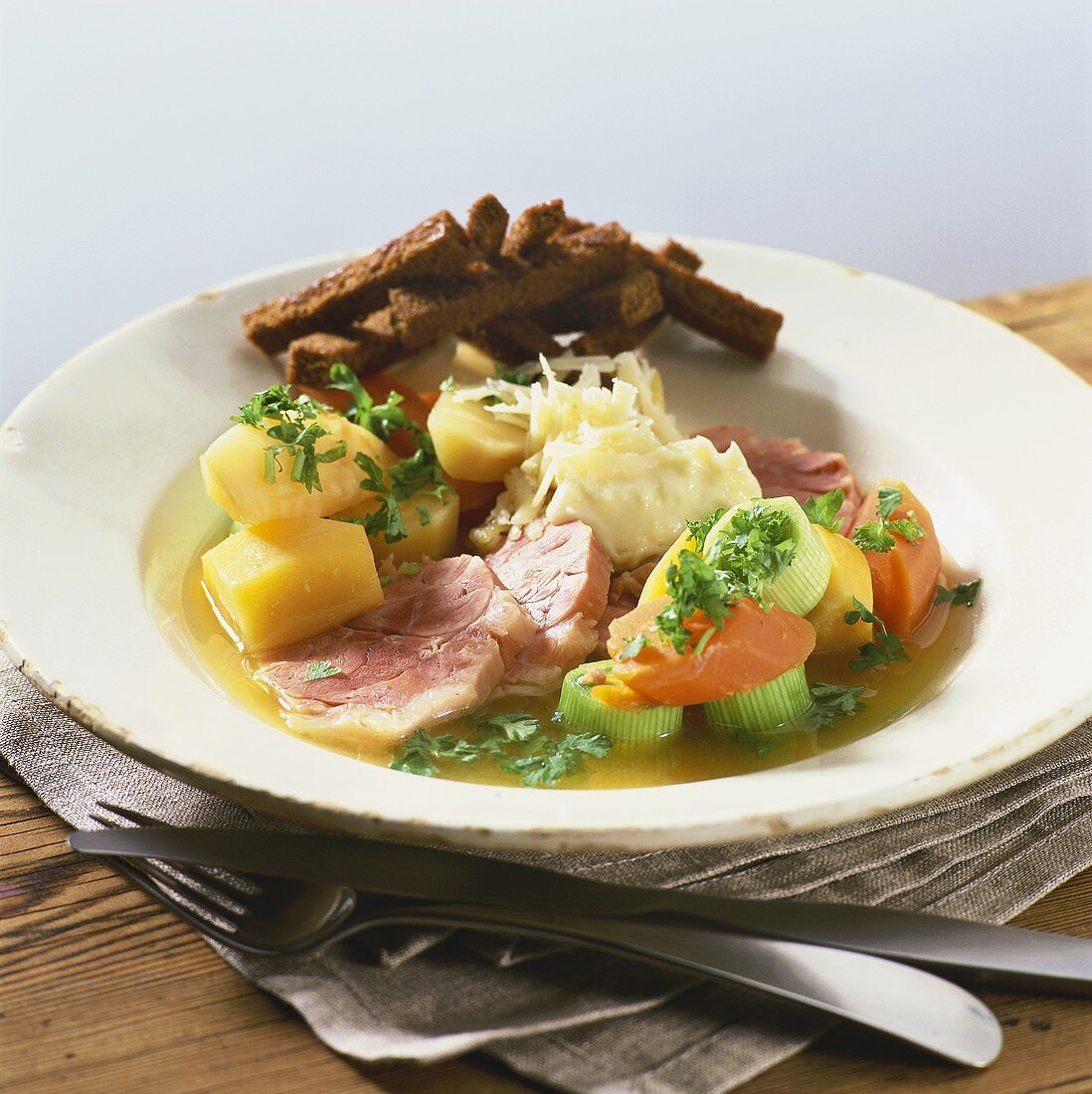 Fleisch-Gemüse-Eintopf mit Käse