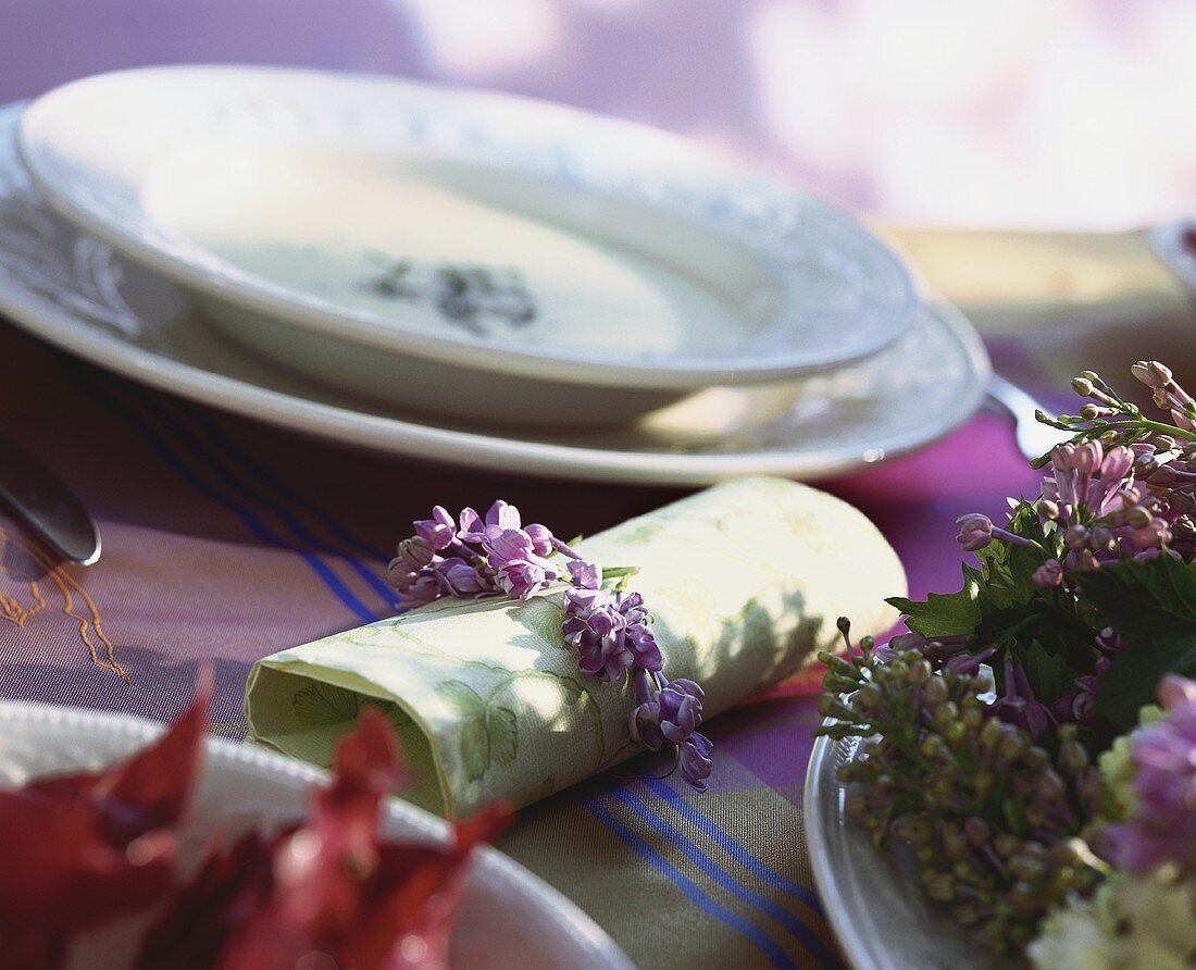 Lilac napkin ring and asparagus soup