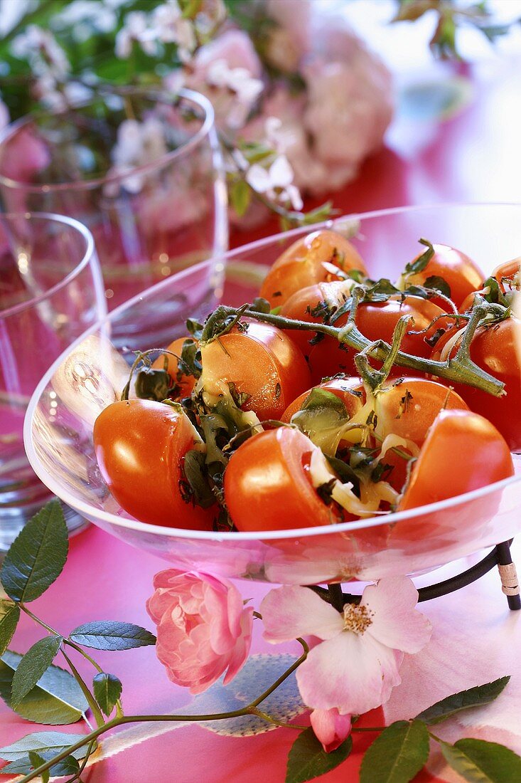 Baked tomatoes with marjoram and cheese topping